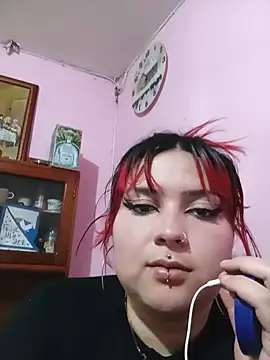 Snapshot of curvy_latina chatting on June 22, 12:02 am curvy latina online show from June 22, 12:02 am