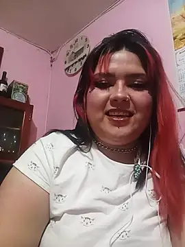 Snapshot of curvy_latina chatting on June 28, 5:57 am curvy latina online show from June 28, 5:57 am