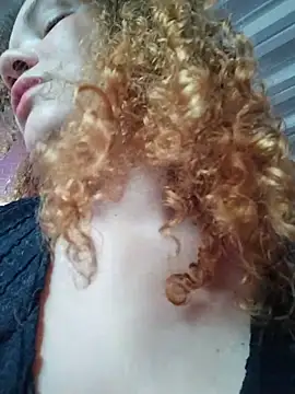 Snapshot of RoouseSiren chatting on June 1, 8:32 pm RoouseSiren online show from June 1, 8:32 pm