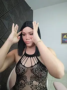 Snapshot of RoouseSiren chatting on June 6, 8:02 pm RoouseSiren online show from June 6, 8:02 pm