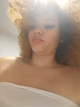 Snapshot of RoouseSiren chatting on June 11, 12:32 am RoouseSiren online show from June 11, 12:32 am