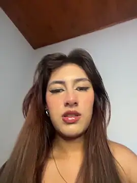 Snapshot of velariasoft_ chatting on June 12, 3:55 pm velariasoft online show from June 12, 3:55 pm