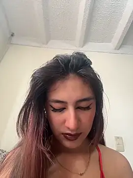 Snapshot of velariasoft_ chatting on June 14, 6:21 pm velariasoft online show from June 14, 6:21 pm
