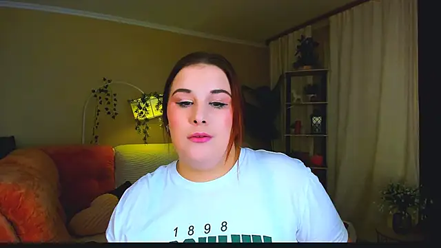 Snapshot of OliviaTwens chatting on June 3, 3:09 am OliviaTwens online show from June 3, 3:09 am