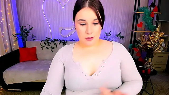 Snapshot of OliviaTwens chatting on June 4, 3:01 am OliviaTwens online show from June 4, 3:01 am