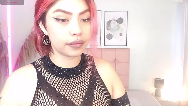 Snapshot of LilMoon_ chatting on June 10, 2:38 pm LilMoon online show from June 10, 2:38 pm