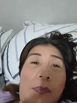 Snapshot of fire_mommy chatting on June 11, 2:53 am fire mommy online show from June 11, 2:53 am