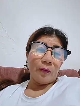 Snapshot of fire_mommy chatting on June 17, 9:05 pm fire mommy online show from June 17, 9:05 pm