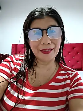 Snapshot of fire_mommy chatting on June 24, 10:31 pm fire mommy online show from June 24, 10:31 pm
