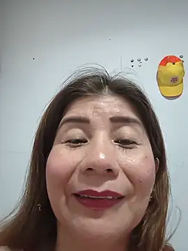 Snapshot of fire_mommy chatting on July 4, 9:21 pm fire mommy online show from July 4, 9:21 pm