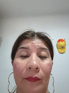 Snapshot of fire_mommy chatting on July 8, 9:52 pm fire mommy online show from July 8, 9:52 pm