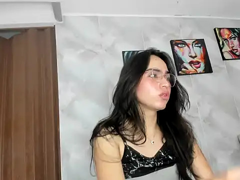 Snapshot of katalina_latin20 chatting on June 3, 2:33 pm katalina latin20 online show from June 3, 2:33 pm