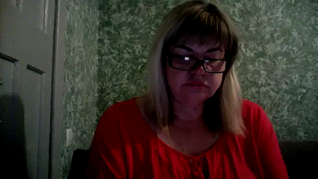 Snapshot of Empress211 chatting on June 3, 2:03 am Empress211 online show from June 3, 2:03 am