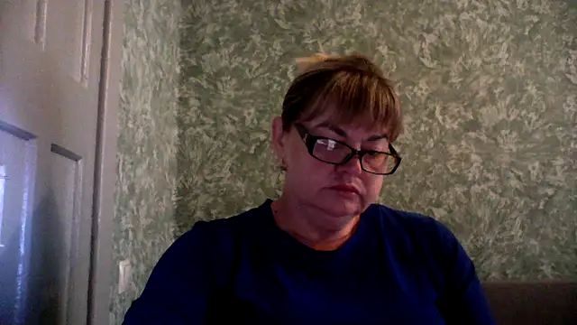 Snapshot of Empress211 chatting on June 5, 5:36 am Empress211 online show from June 5, 5:36 am