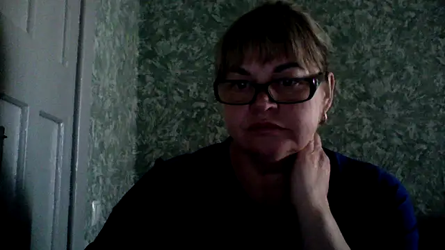 Snapshot of Empress211 chatting on June 5, 7:14 am Empress211 online show from June 5, 7:14 am