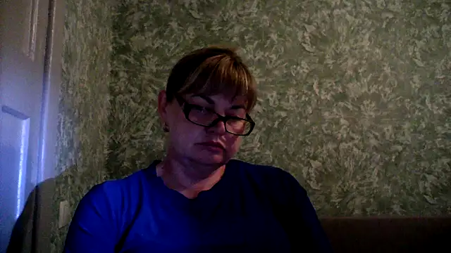 Snapshot of Empress211 chatting on June 8, 6:19 pm Empress211 online show from June 8, 6:19 pm