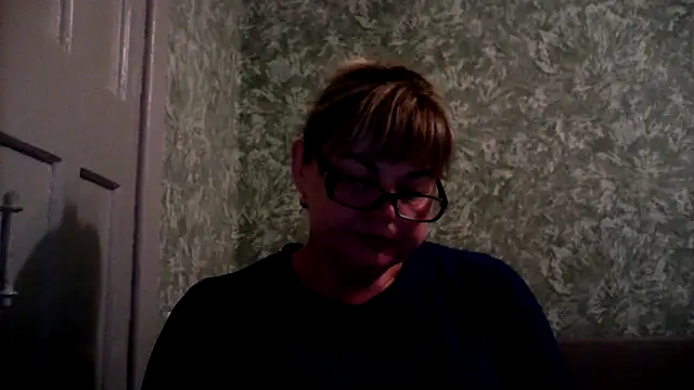 Snapshot of Empress211 chatting on June 12, 5:56 pm Empress211 online show from June 12, 5:56 pm