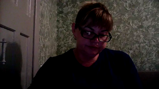 Snapshot of Empress211 chatting on June 13, 6:39 pm Empress211 online show from June 13, 6:39 pm
