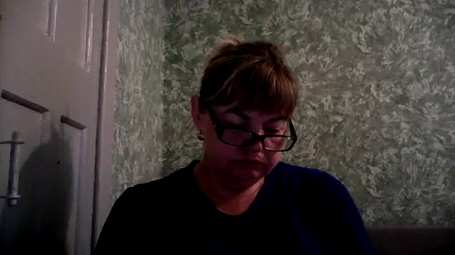 Snapshot of Empress211 chatting on June 14, 4:14 am Empress211 online show from June 14, 4:14 am