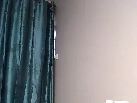 Snapshot of slim_berry01 chatting on June 12, 12:37 pm slim berry01 online show from June 12, 12:37 pm