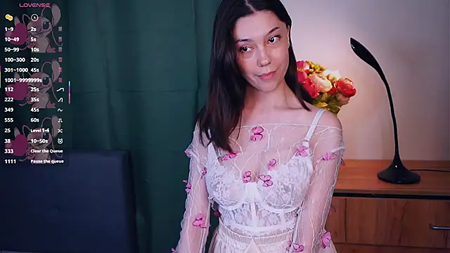 Snapshot of DellaSchane chatting on June 3, 10:37 pm DellaSchane online show from June 3, 10:37 pm