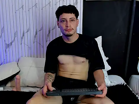 Snapshot of Alexlux1 chatting on June 3, 8:47 pm Alexlux1 online show from June 3, 8:47 pm