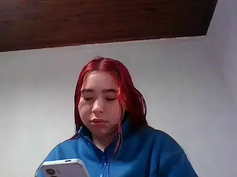 Snapshot of Annisofi000 chatting on June 4, 6:36 pm Annisofi000 online show from June 4, 6:36 pm