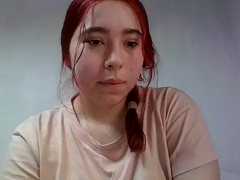 Snapshot of Annisofi000 chatting on June 7, 7:06 pm Annisofi000 online show from June 7, 7:06 pm