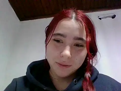 Snapshot of Annisofi000 chatting on June 8, 1:28 am Annisofi000 online show from June 8, 1:28 am