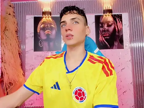 latino boyy  online show from June 28, 3:45 am