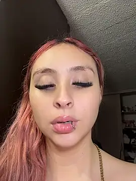 Sophia LuxxX online show from June 11, 8:40 pm