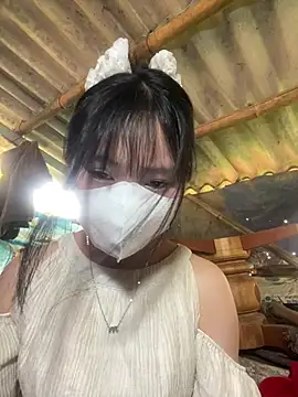 Snapshot of BabyLyly20 chatting on June 1, 12:01 am BabyLyly20 online show from June 1, 12:01 am