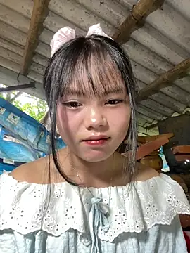 Snapshot of BabyLyly20 chatting on June 5, 9:04 am BabyLyly20 online show from June 5, 9:04 am
