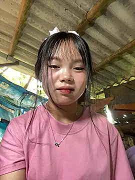 Snapshot of BabyLyly20 chatting on June 8, 1:28 am BabyLyly20 online show from June 8, 1:28 am
