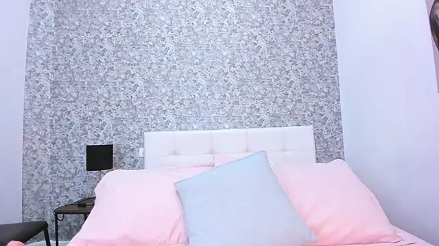 Snapshot of Emilie_Martinez chatting on June 16, 12:19 pm Emilie Martinez online show from June 16, 12:19 pm