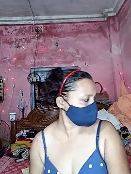 Snapshot of MoonLusty chatting on June 3, 2:33 pm MoonLusty online show from June 3, 2:33 pm