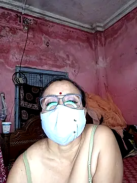 Snapshot of MoonLusty chatting on June 5, 6:52 am MoonLusty online show from June 5, 6:52 am