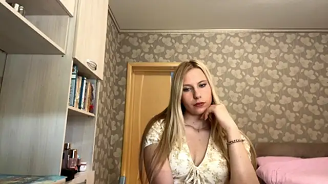 Snapshot of RalliedAckee chatting on June 5, 7:36 am RalliedAckee online show from June 5, 7:36 am