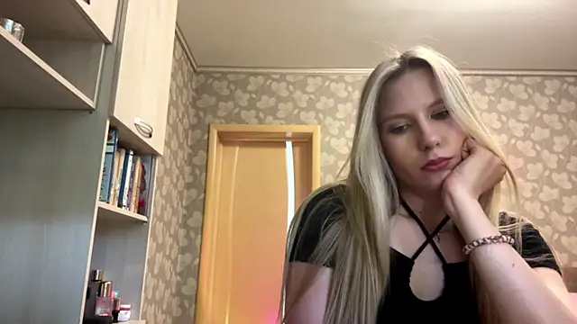 Snapshot of RalliedAckee chatting on June 6, 2:44 pm RalliedAckee online show from June 6, 2:44 pm