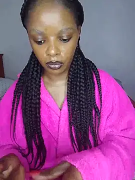 Snapshot of creamiequeen chatting on June 12, 12:37 pm creamiequeen online show from June 12, 12:37 pm