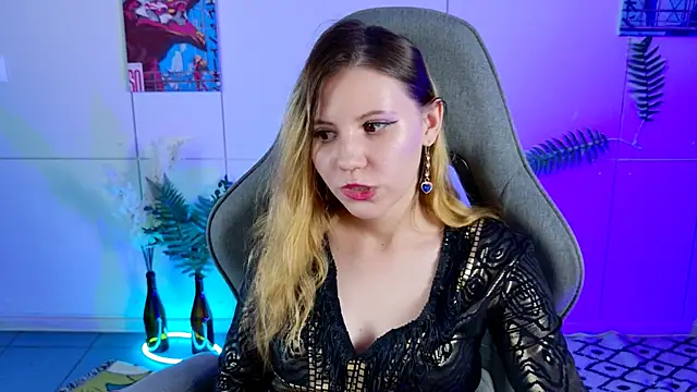 Snapshot of LilitEverly chatting on June 14, 2:35 am LilitEverly online show from June 14, 2:35 am