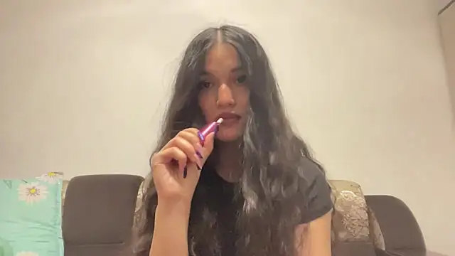 Snapshot of LisetteParajon chatting on June 2, 5:04 pm LisetteParajon online show from June 2, 5:04 pm