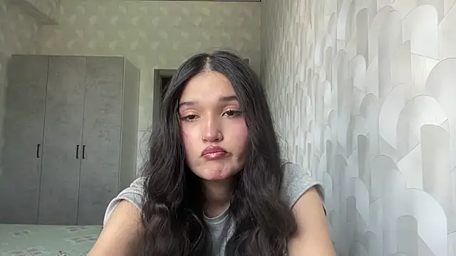 Snapshot of LisetteParajon chatting on June 13, 5:05 am LisetteParajon online show from June 13, 5:05 am