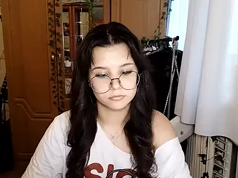 Adilily online show from June 13, 2:15 pm