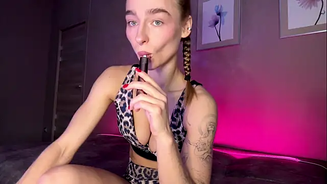 amilia-sexygirl online show from July 19, 1:09 am