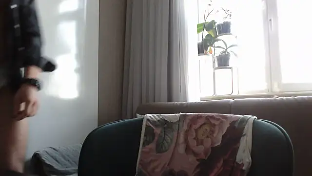 Snapshot of DorianSalazar1 chatting on June 15, 4:31 pm DorianSalazar1 online show from June 15, 4:31 pm