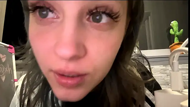 Snapshot of AntoinetteCrispell chatting on June 15, 9:06 pm AntoinetteCrispell online show from June 15, 9:06 pm