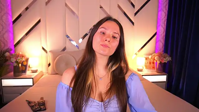 Snapshot of Lexie_pearl chatting on June 2, 8:00 pm Lexie pearl online show from June 2, 8:00 pm