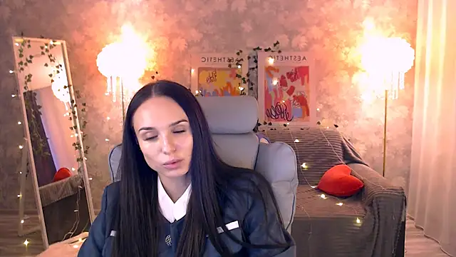 Snapshot of NicoleMerz chatting on June 5, 4:02 pm NicoleMerz online show from June 5, 4:02 pm