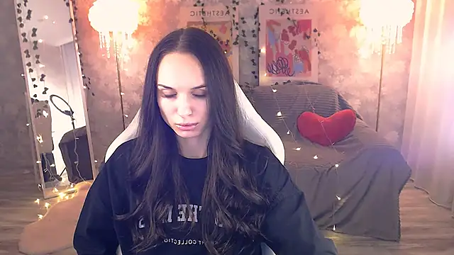 Snapshot of NicoleMerz chatting on June 10, 3:33 pm NicoleMerz online show from June 10, 3:33 pm